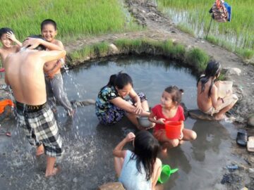 Khám phá giếng nước nóng ở Quảng Ngãi lúc nào cũng tuôn trào nước nóng