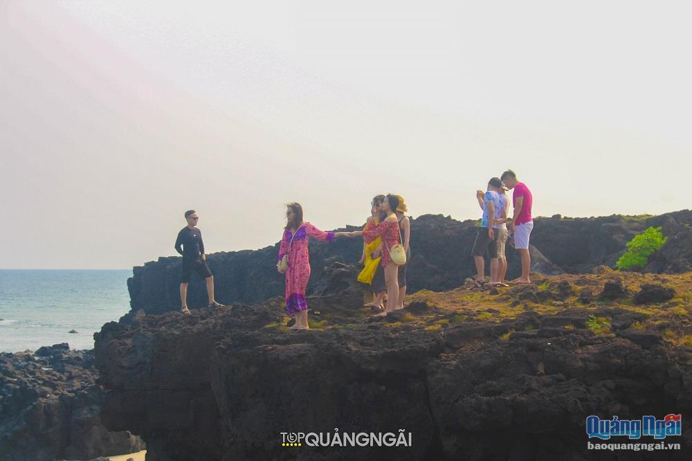 Đảo Bé Lý Sơn - Khám phá thiên đường biển xanh của Quảng Ngãi