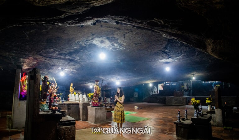 Khám phá Chùa Hang Lý Sơn Quảng Ngãi – Ngôi chùa 400 năm tuổi nằm trong hang núi lửa