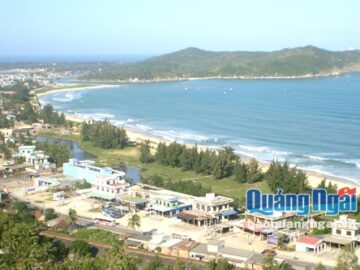Sa Huỳnh Quảng Ngãi thơ mộng với cát vàng và biển xanh
