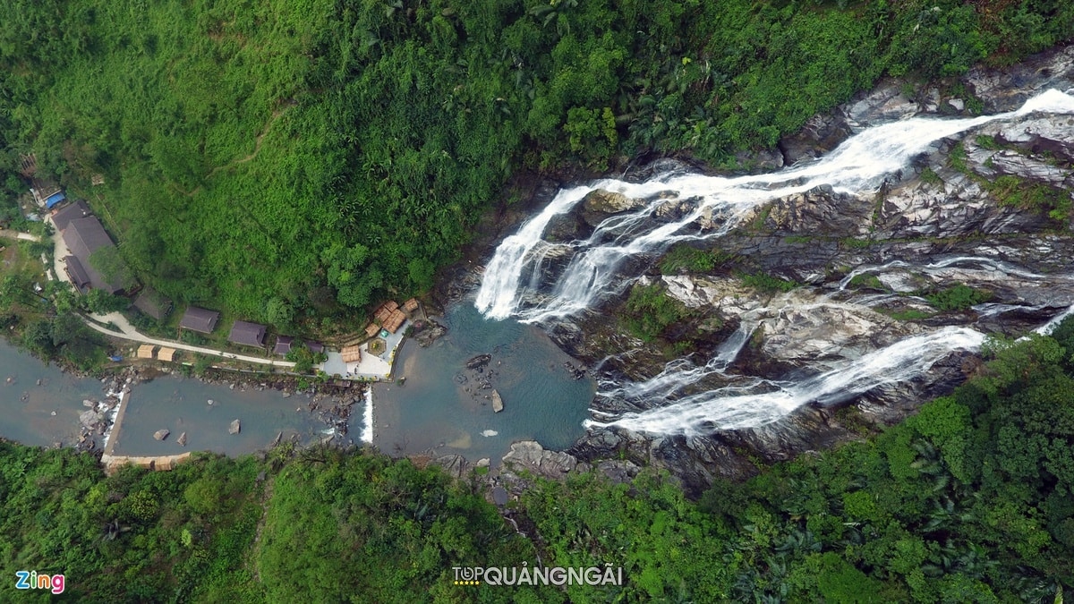 Vẻ đẹp tuyệt vời của thác Trắng ở Quảng Ngãi nhìn từ camera bay