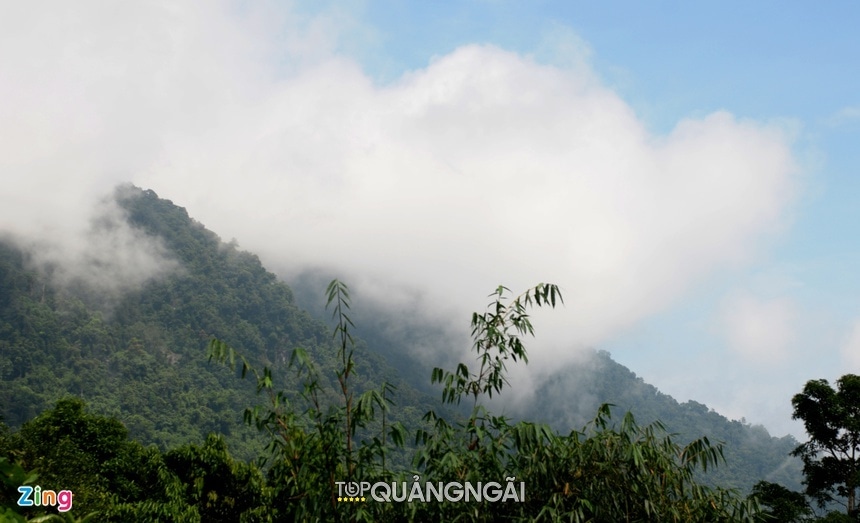 Vẻ đẹp hoang sơ ở dãy núi cao nhất Quảng Ngãi - Núi Cà Đam Vẻ đẹp hoang sơ ở dãy núi cao nhất Quảng Ngãi - Núi Cà Đam