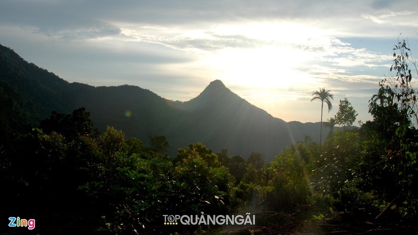 Vẻ đẹp hoang sơ ở dãy núi cao nhất Quảng Ngãi - Núi Cà Đam