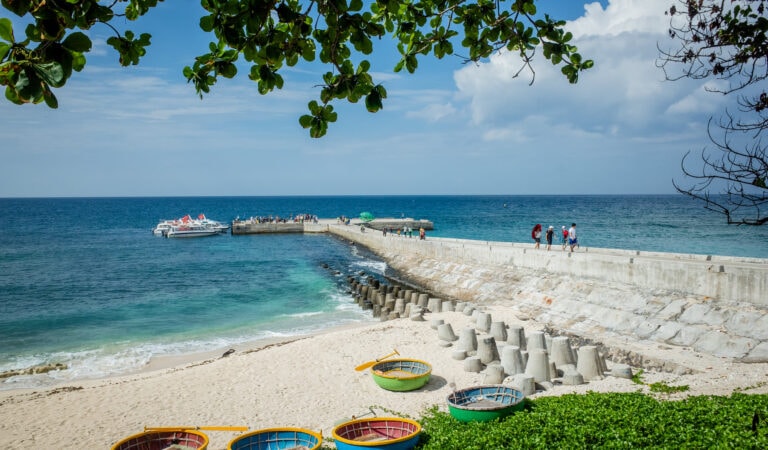 Đảo Bé Lý Sơn – Khám phá thiên đường biển xanh của Quảng Ngãi