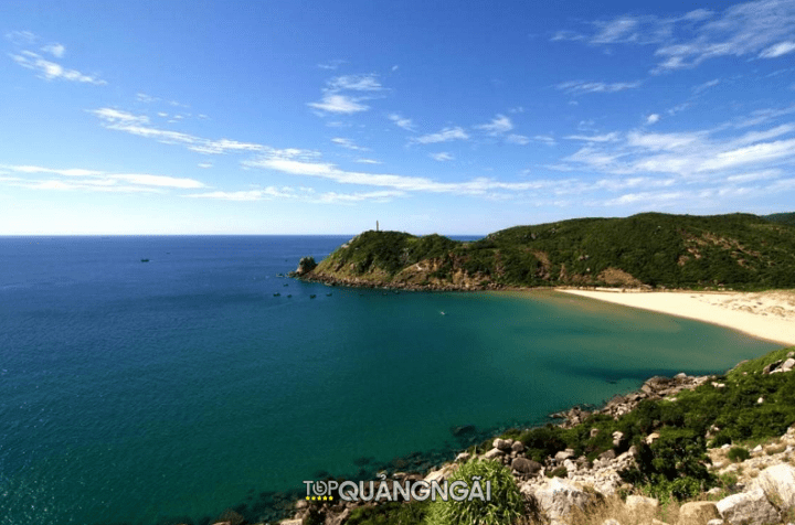Sa Huỳnh Quảng Ngãi thơ mộng với cát vàng và biển xanh