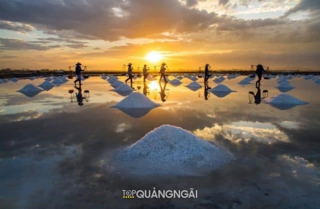 Sa Huỳnh Quảng Ngãi thơ mộng với cát vàng và biển xanh