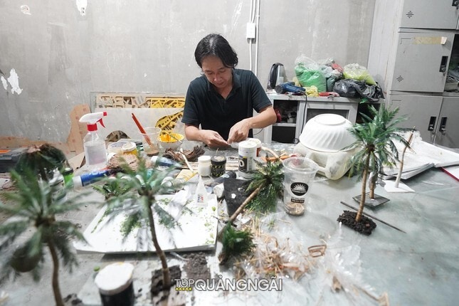 Độc đáo vườn cây giả như thật của anh phụ hồ Quảng Ngãi Độc đáo vườn cây giả như thật của anh phụ hồ Quảng Ngãi