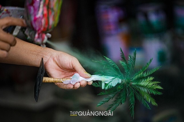 Độc đáo vườn cây giả như thật của anh phụ hồ Quảng Ngãi Độc đáo vườn cây giả như thật của anh phụ hồ Quảng Ngãi
