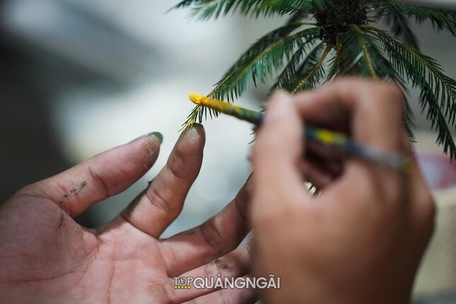 Độc đáo vườn cây giả như thật của anh phụ hồ Quảng Ngãi Độc đáo vườn cây giả như thật của anh phụ hồ Quảng Ngãi
