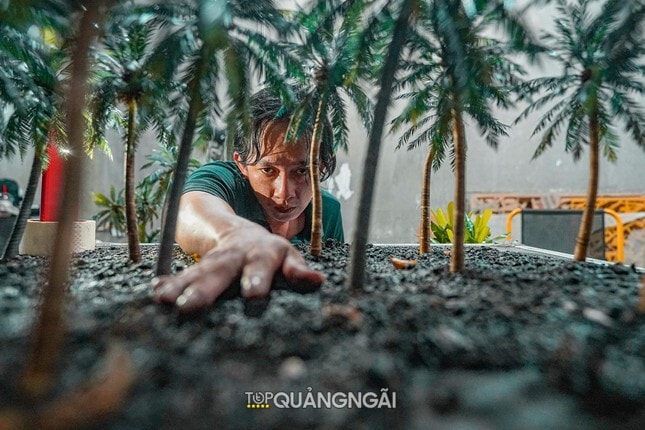 Độc đáo vườn cây giả như thật của anh phụ hồ Quảng Ngãi Độc đáo vườn cây giả như thật của anh phụ hồ Quảng Ngãi