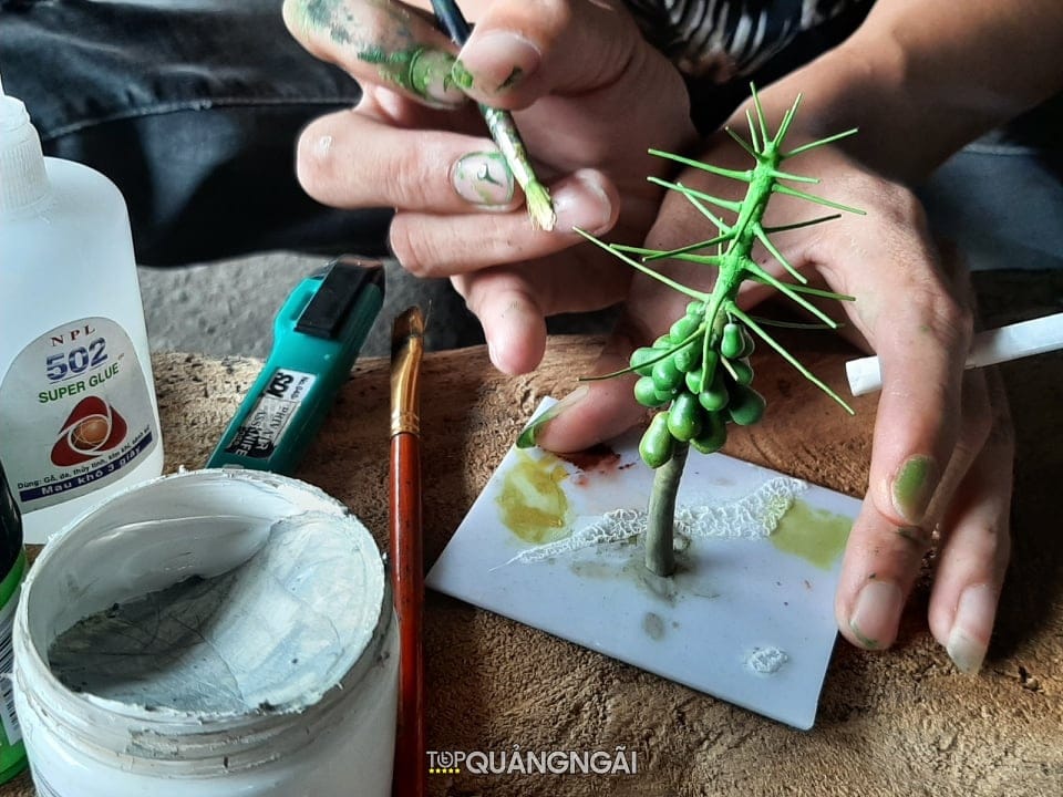 Độc đáo vườn cây giả như thật của anh phụ hồ Quảng Ngãi Độc đáo vườn cây giả như thật của anh phụ hồ Quảng Ngãi