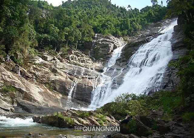 Top 4 thác nước ở Quảng Ngãi đẹp và nổi tiếng nhất