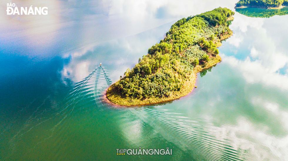 Hồ Nước Trong - Sơn Hà - Hồ chưa nước cực đẹp tại Quảng Ngãi