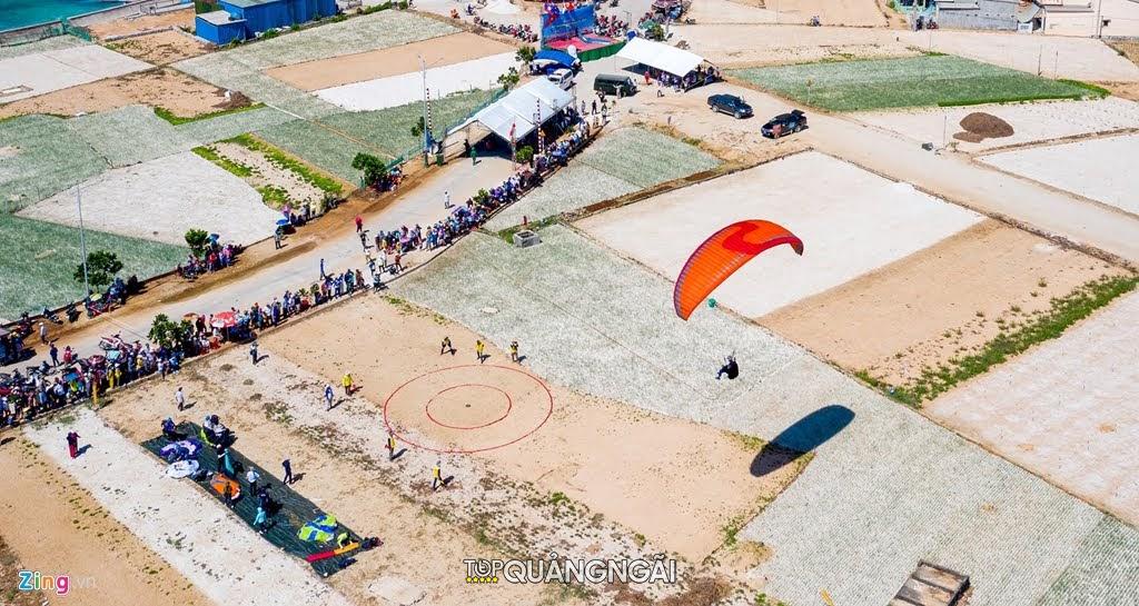 Lễ hội dù lượn ở đảo Lý Sơn được tổ chức lần thứ 2