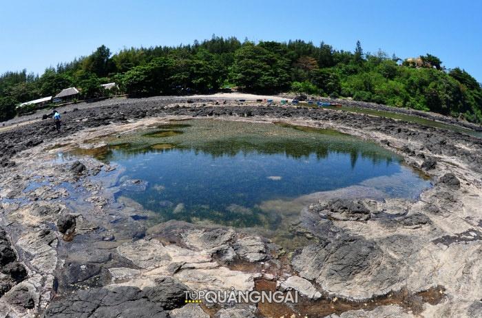 Dấu tích miệng núi lửa cổ ở Ba Làng An - Quảng Ngãi