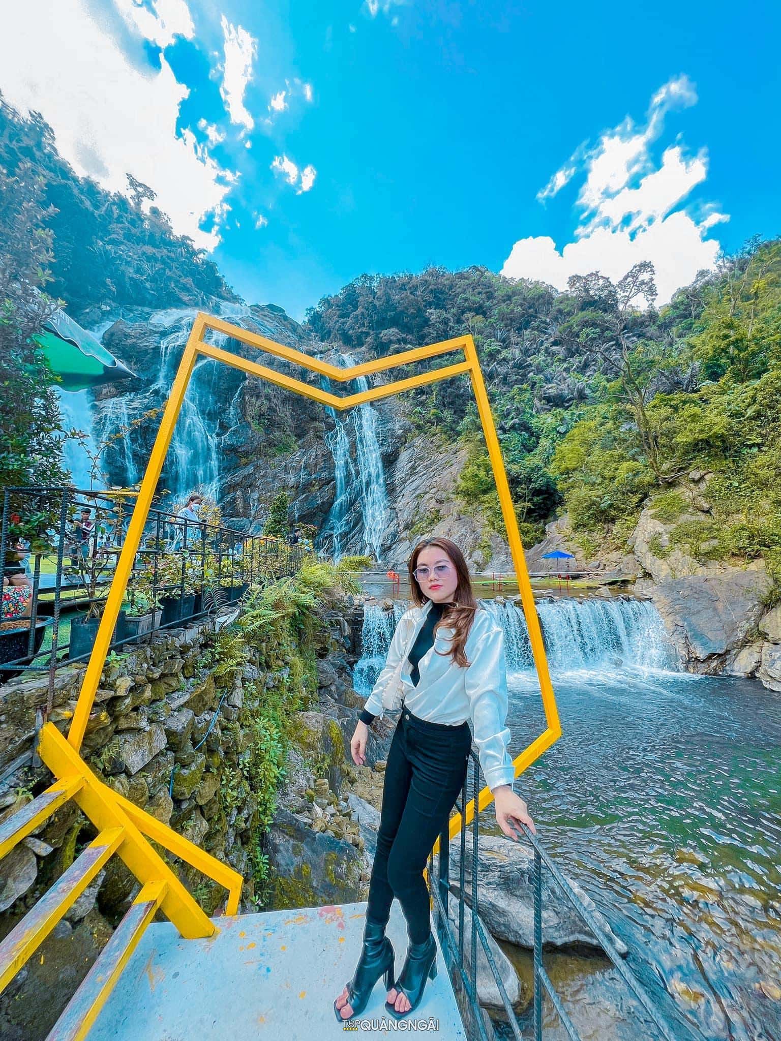 Vẻ đẹp tuyệt vời của Thác Trắng - Minh Long ở Quảng Ngãi Vẻ đẹp tuyệt vời của Thác Trắng - Minh Long ở Quảng Ngãi