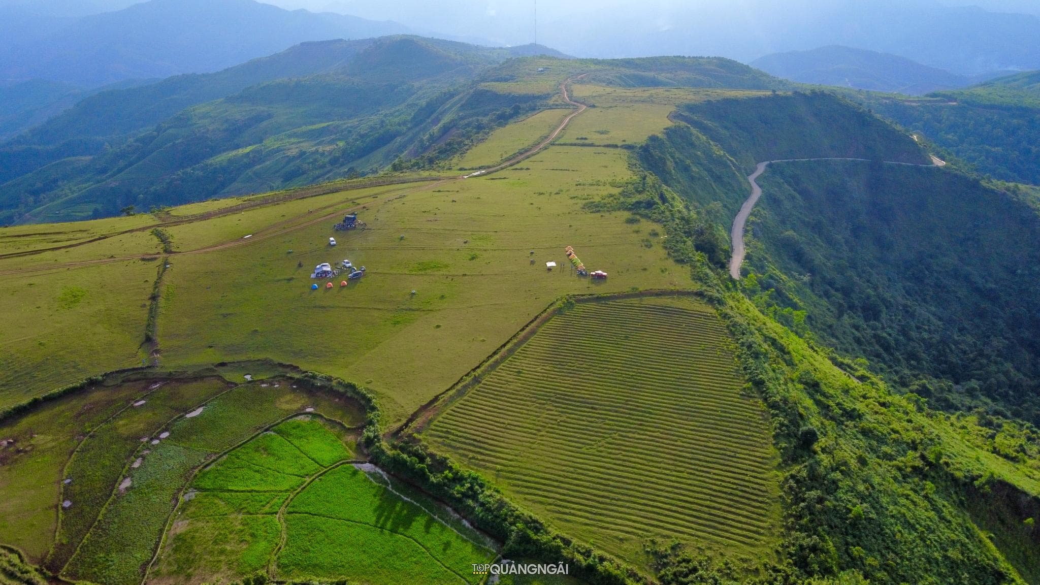 Chiêm ngưỡng vẻ đẹp mê hồn của Thảo nguyên Bùi Hui - Ba Tơ - Quảng Ngãi Chiêm ngưỡng vẻ đẹp mê hồn của Thảo nguyên Bùi Hui - Ba Tơ - Quảng Ngãi
