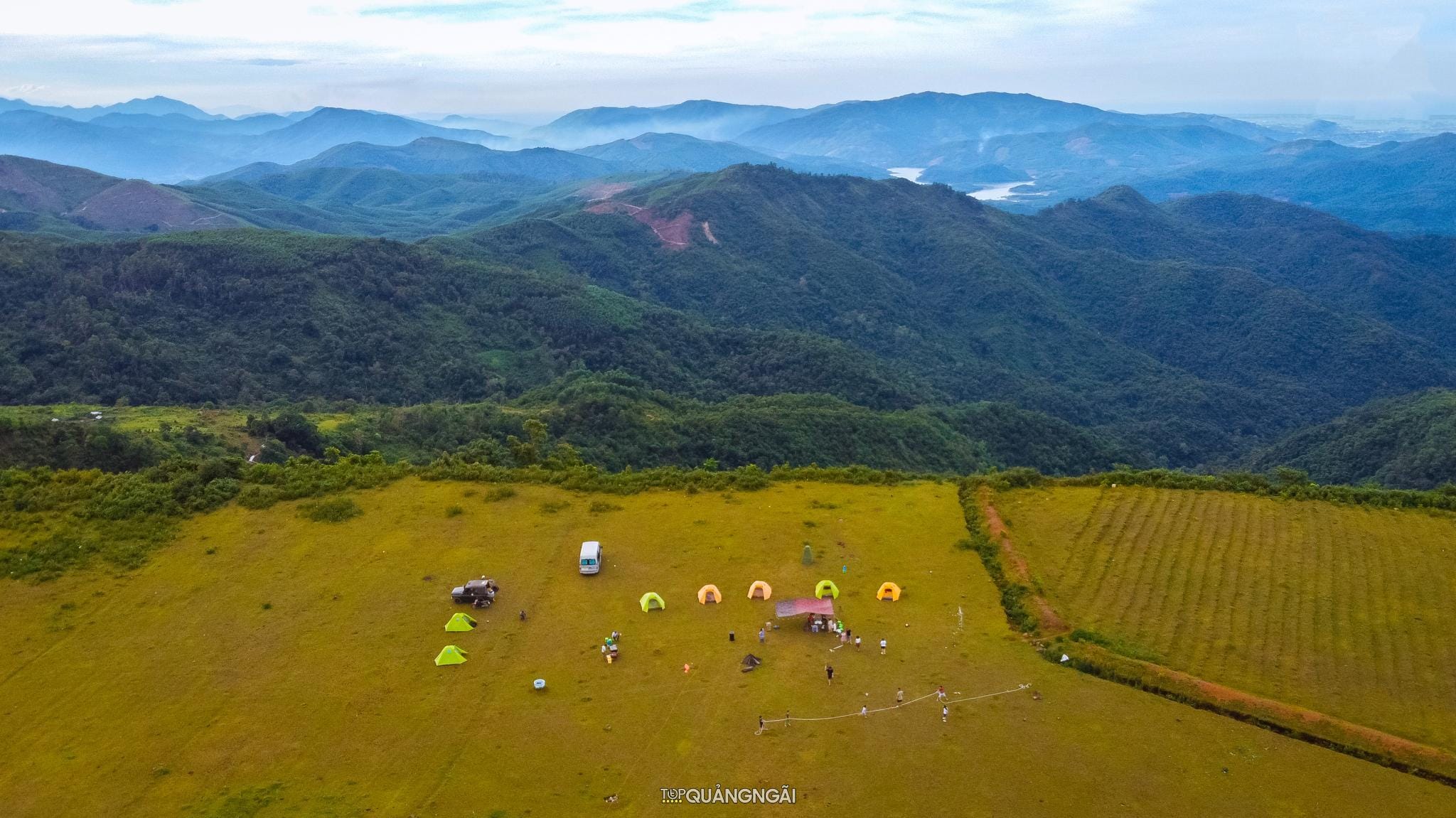 Chiêm ngưỡng vẻ đẹp mê hồn của Thảo nguyên Bùi Hui - Ba Tơ - Quảng Ngãi Chiêm ngưỡng vẻ đẹp mê hồn của Thảo nguyên Bùi Hui - Ba Tơ - Quảng Ngãi