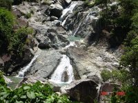 Hòa mình vào dòng thác Cà Đú mát lành tại Trà Bồng – Quảng Ngãi
